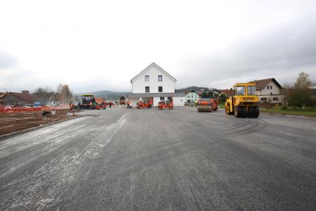 GRADBIŠČE CENTRA ZAŠČITE IN REŠEVANJA RAKEK ASFALTIRANJE 01 FOTO LJUBO VUKELIČ